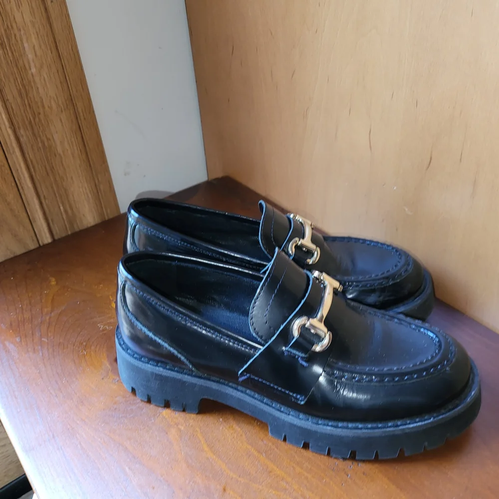 Steve Madden Black and Gold Leather Flats with Chunky Sole